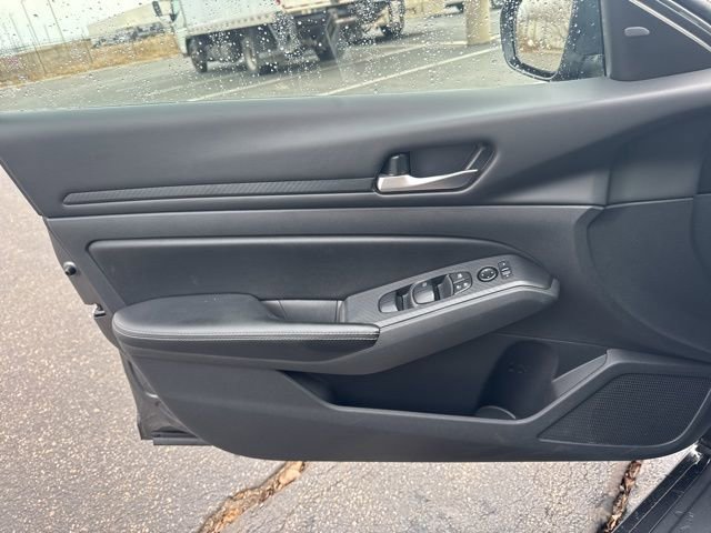 Used 2024 Nissan Altima 2.5 SV image 15