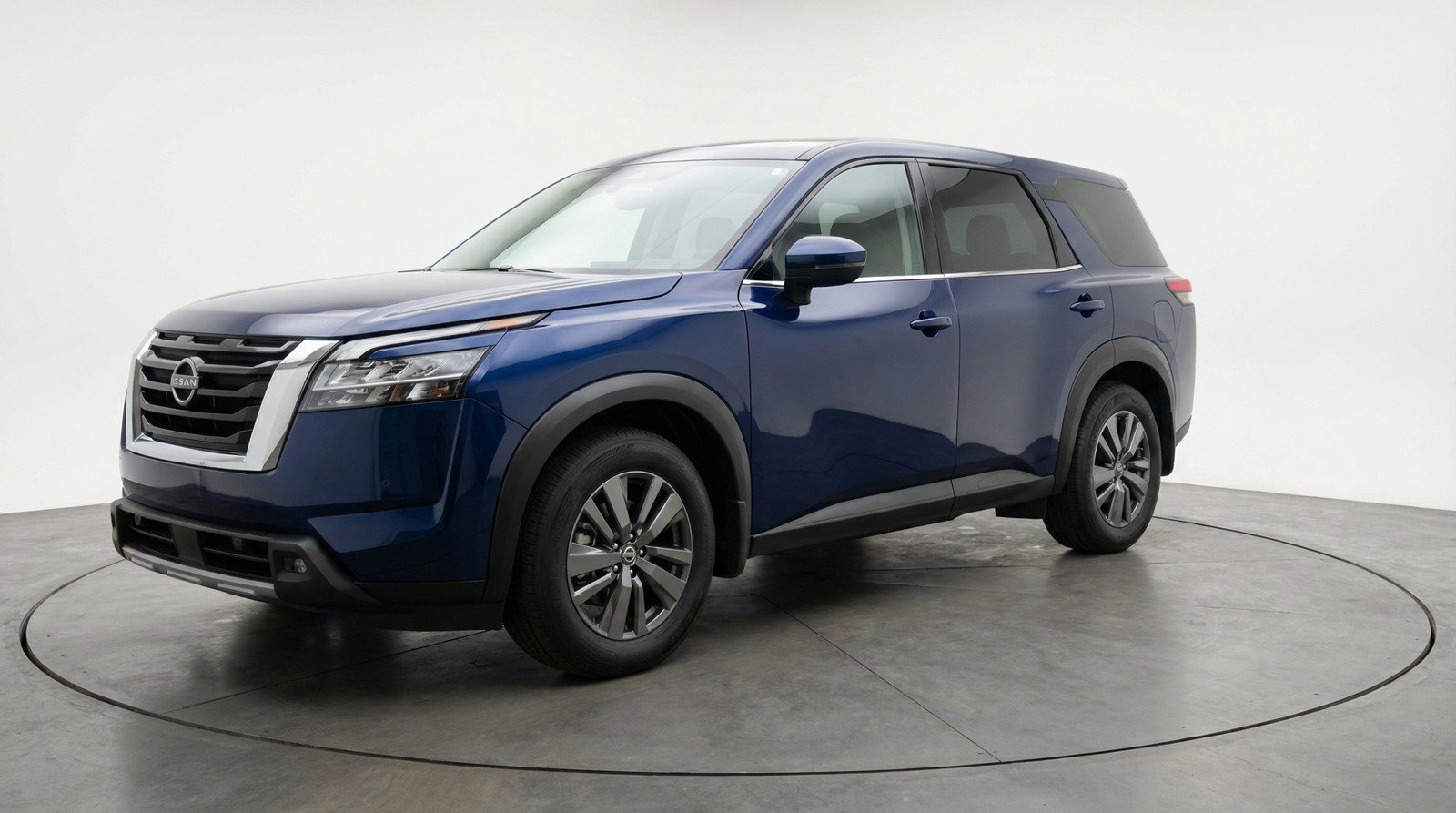Used 2025 Nissan Pathfinder SV image 3