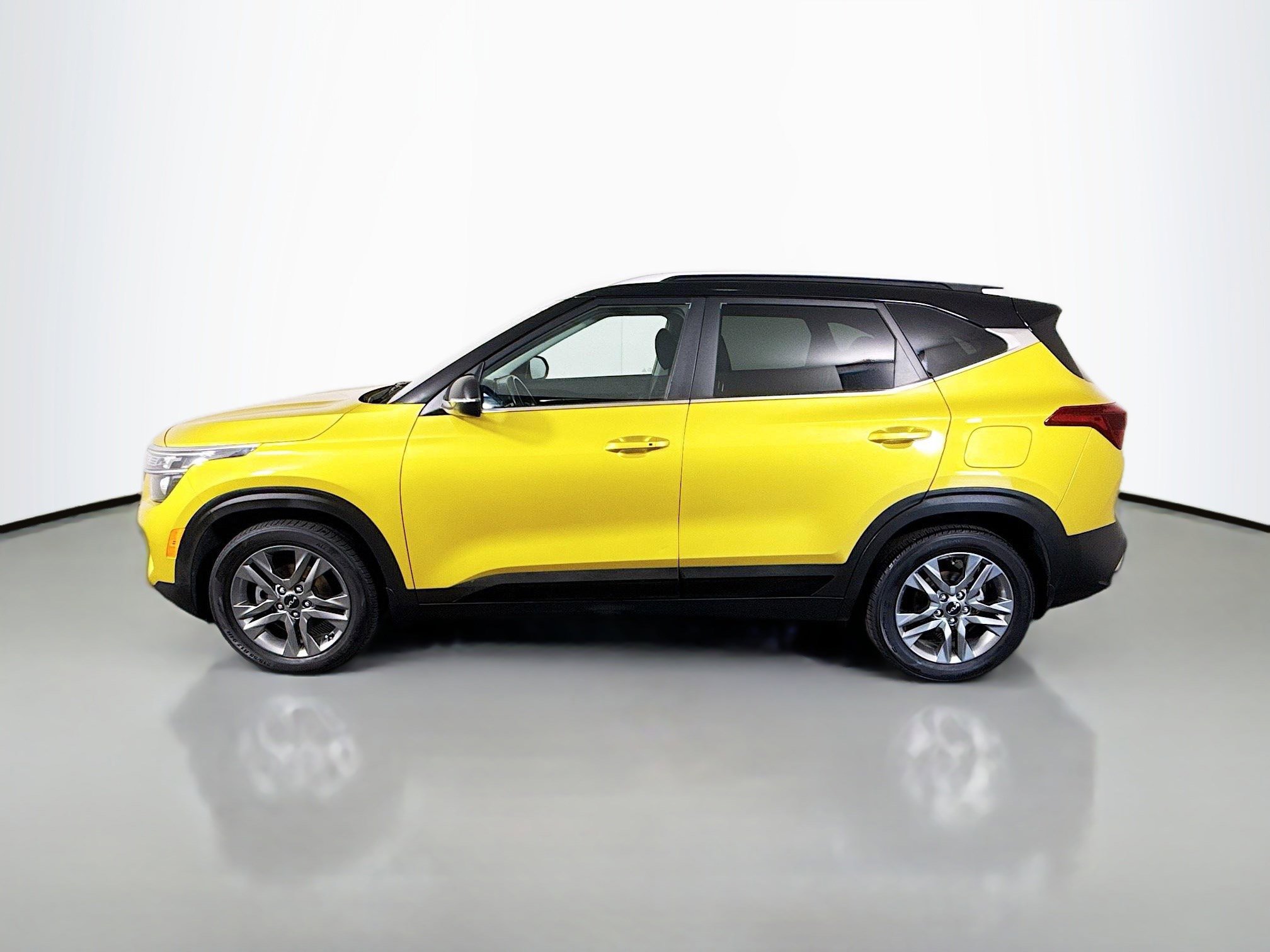Used 2023 Kia Seltos S FWD image 6