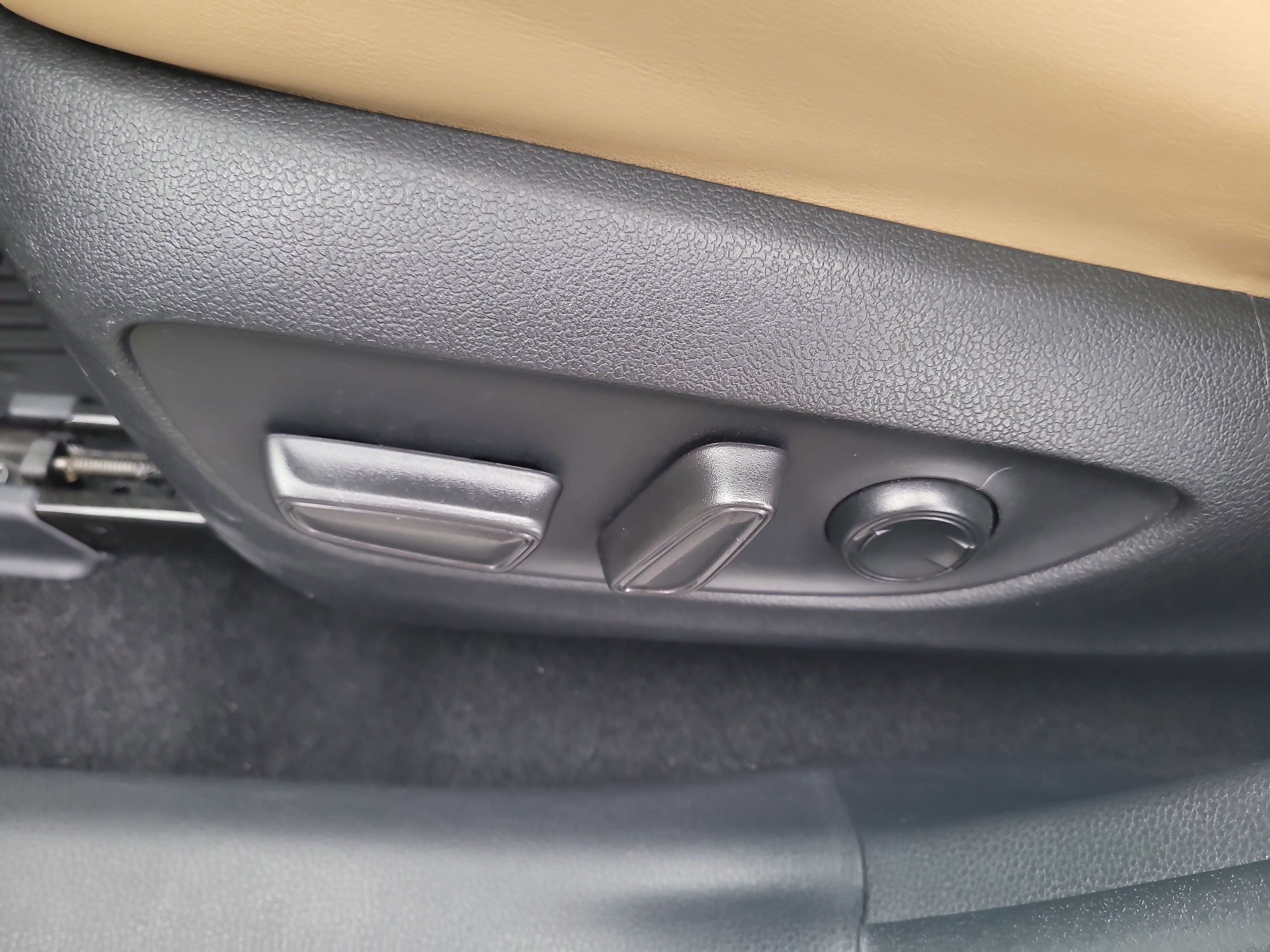 Used 2021 Toyota RAV4 XLE Premium FWD image 22