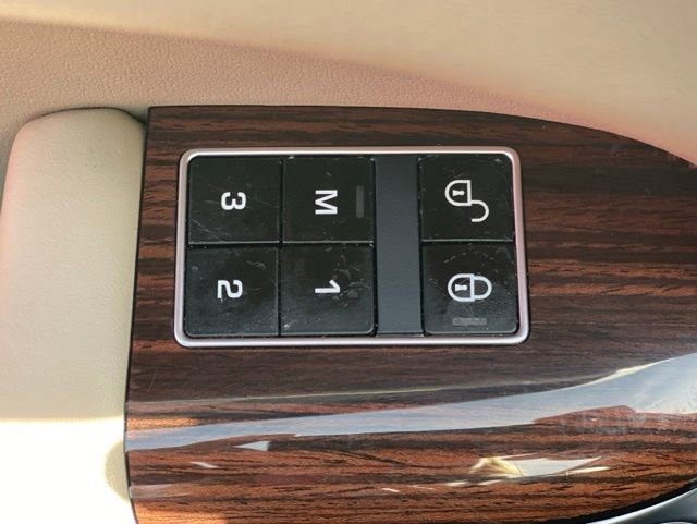 Used 2015 Land Rover Range Rover HSE image 14