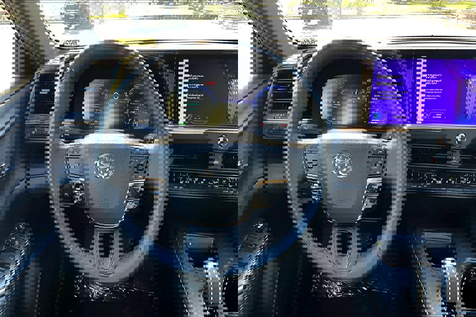 Used 2023 Toyota Crown XLE image 5