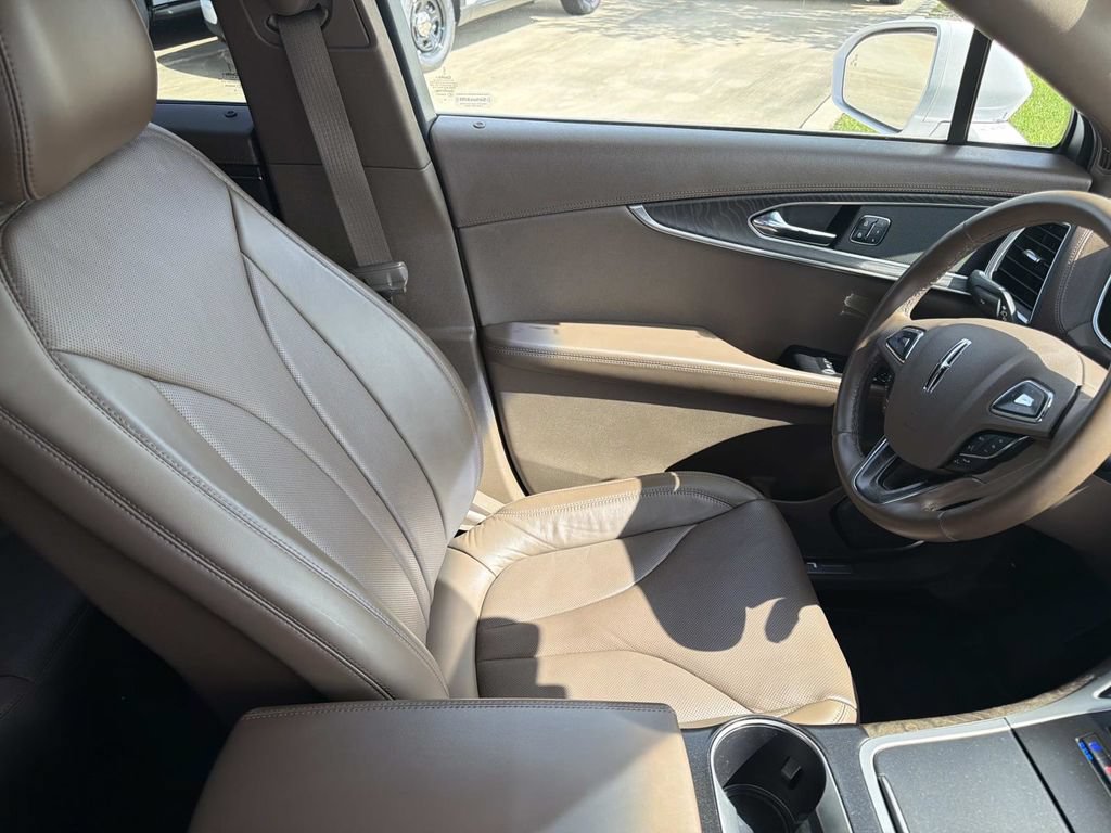 Used 2018 Lincoln MKX Reserve FWD image 11