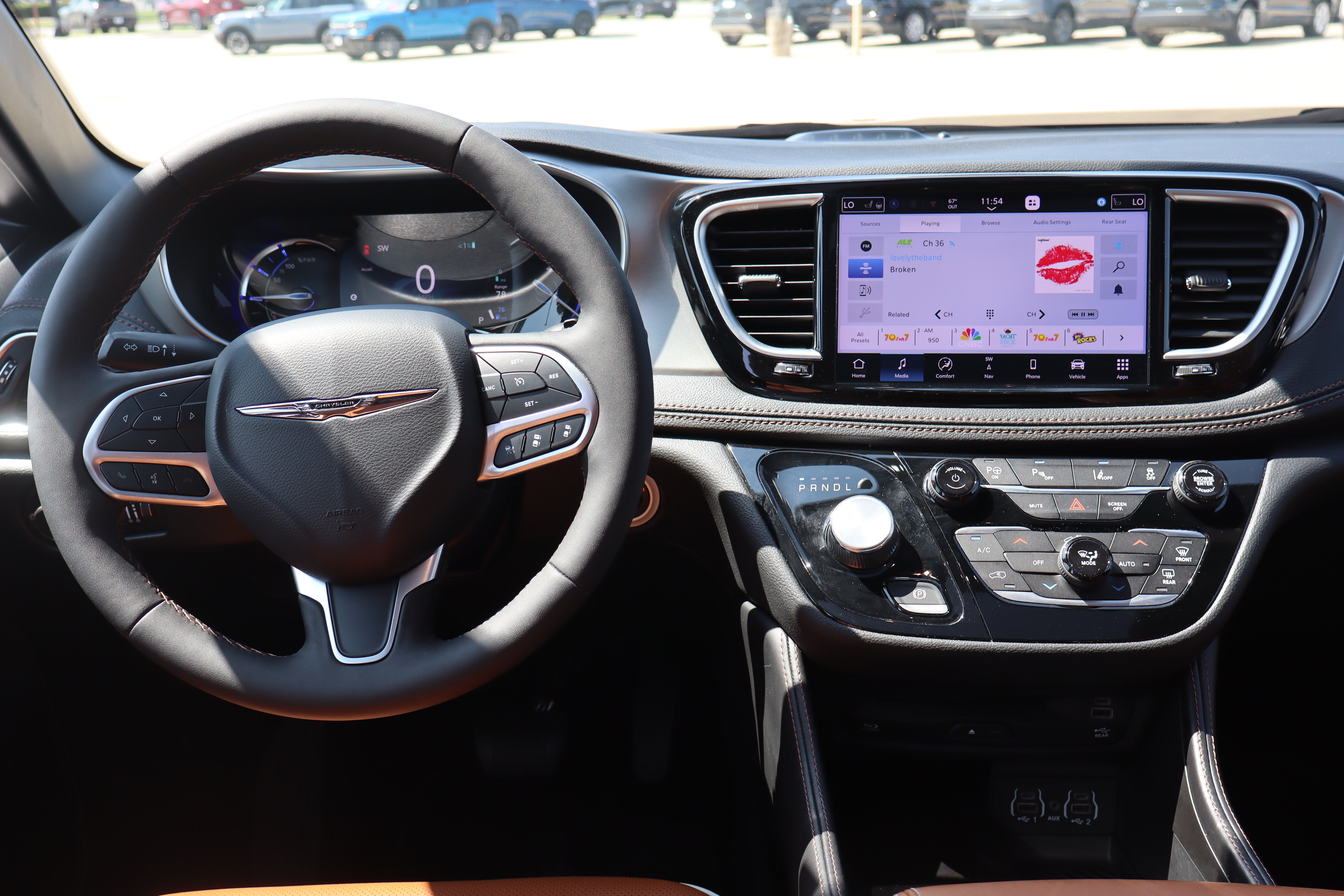 Used 2025 Chrysler Pacifica Pinnacle FWD image 15