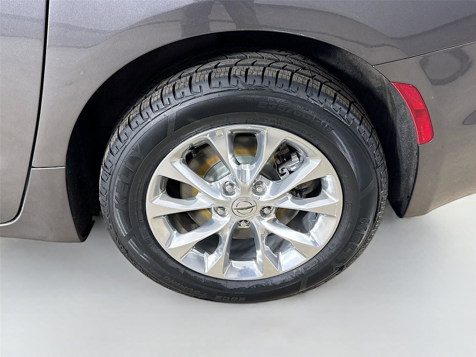 Used 2021 Chrysler Pacifica Touring-L AWD/4WD image 30