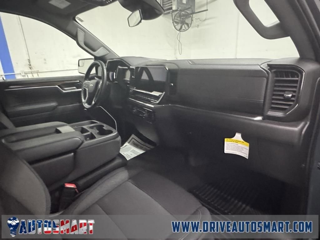 Used 2025 Chevrolet Silverado 1500 LT image 29