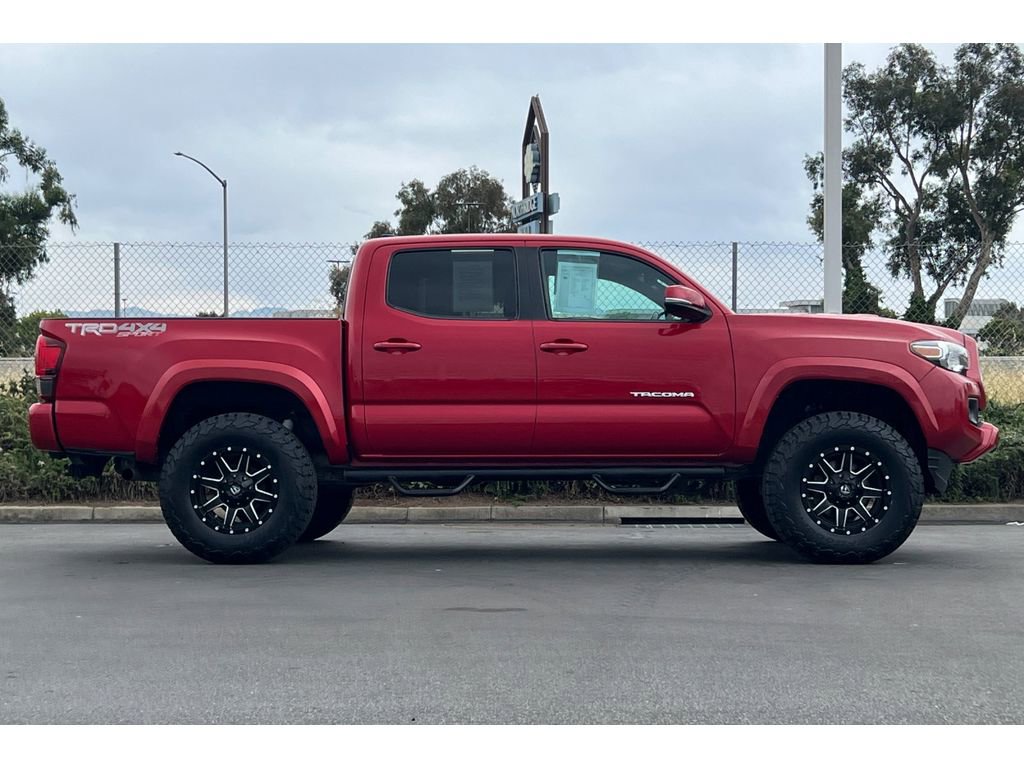 Used 2019 Toyota Tacoma TRD Sport w/ Technology Package AWD/4WD image 3