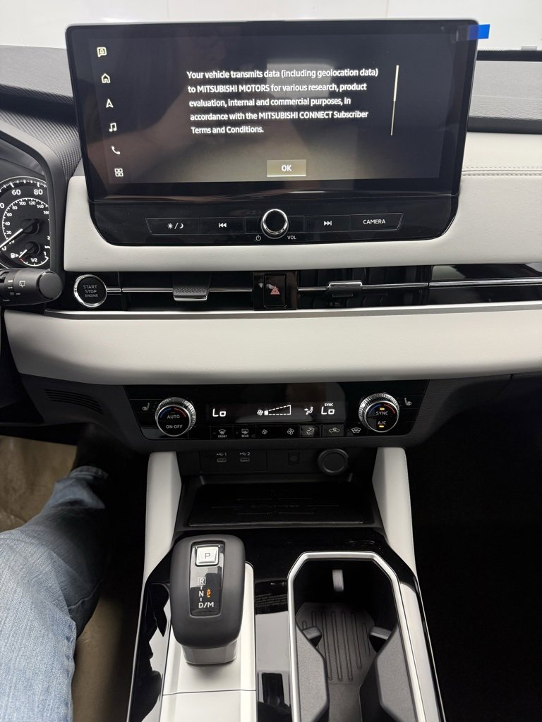 New 2025 Mitsubishi Outlander SE image 21