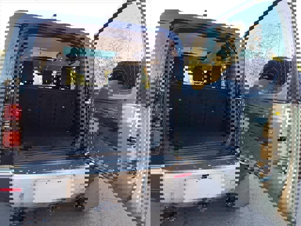 Used 2020 Land Rover Defender 110 HSE image 6