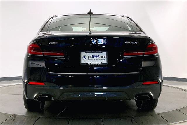 Certified 2022 BMW 540i xDrive w/ M Sport Package image 3