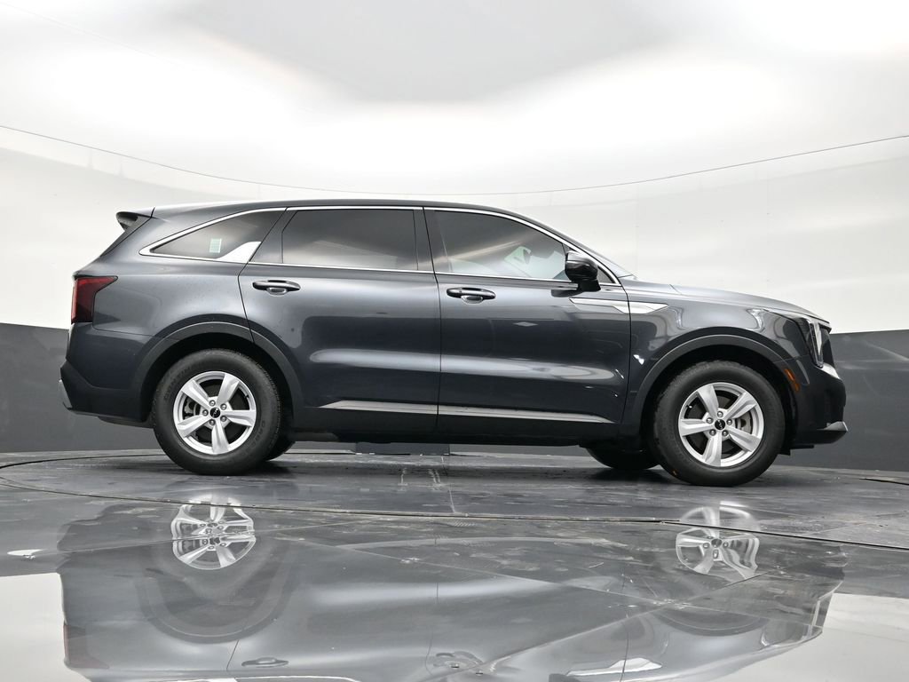 Used 2024 Kia Sorento LX image 25