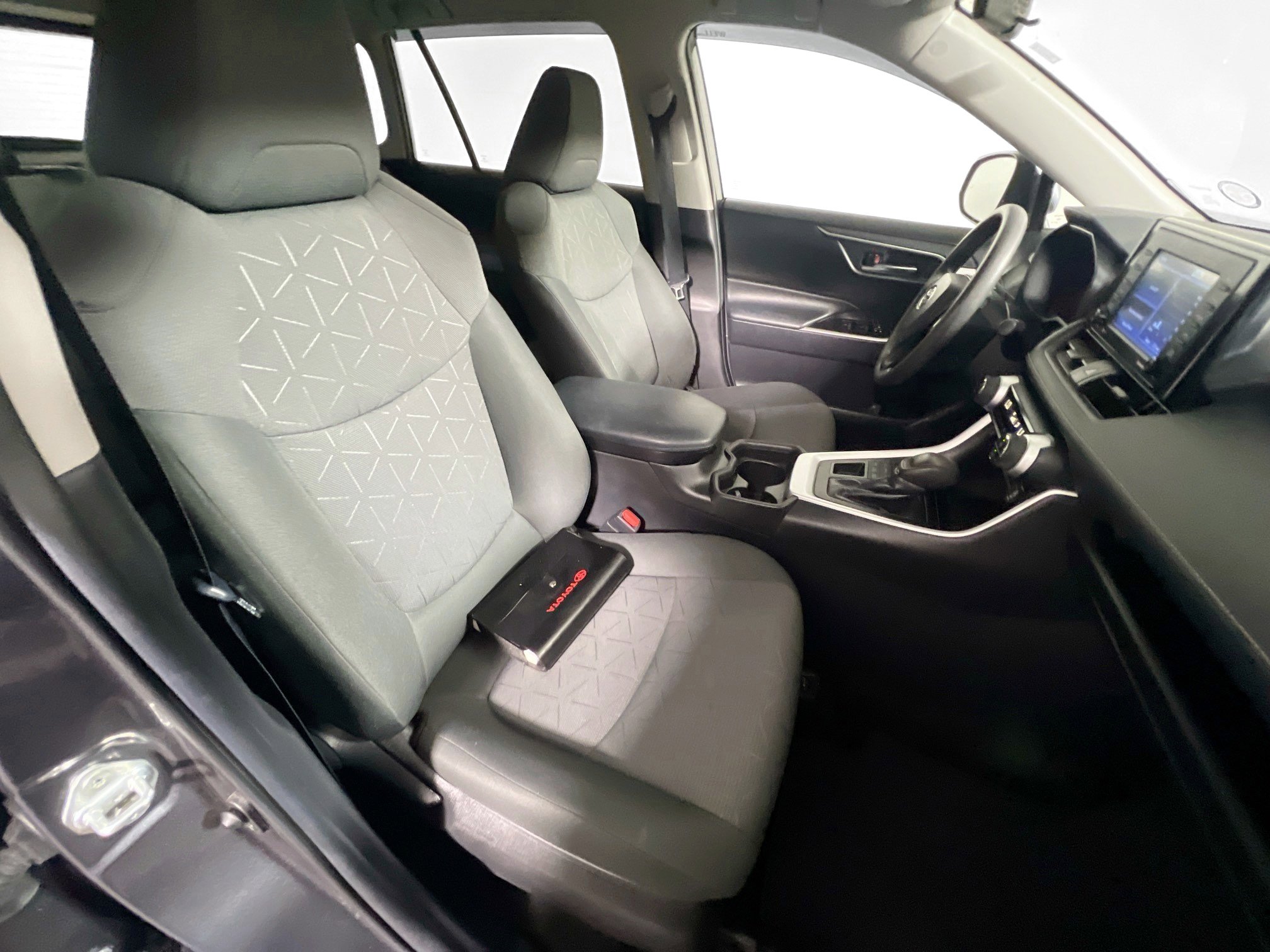 Used 2021 Toyota RAV4 XLE image 30