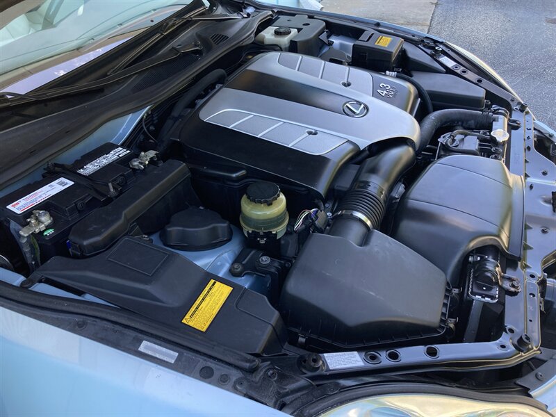 Used 2004 Lexus SC 430 Convertible RWD image 38