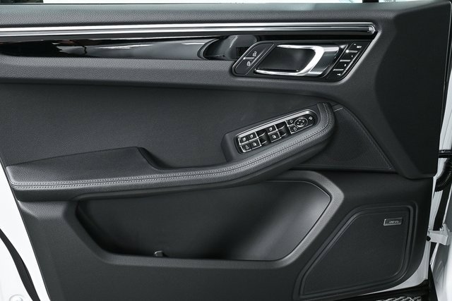 New 2025 Porsche Macan image 6