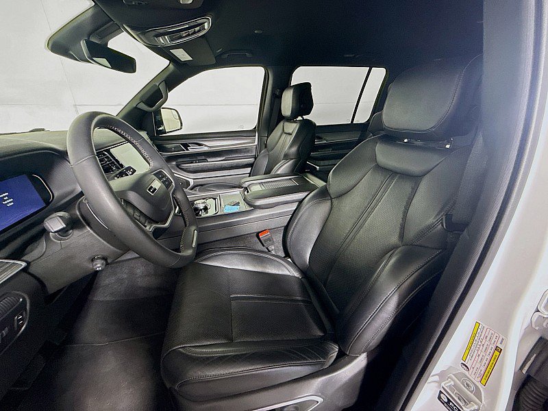 Used 2023 Jeep Wagoneer L Series II AWD/4WD image 11