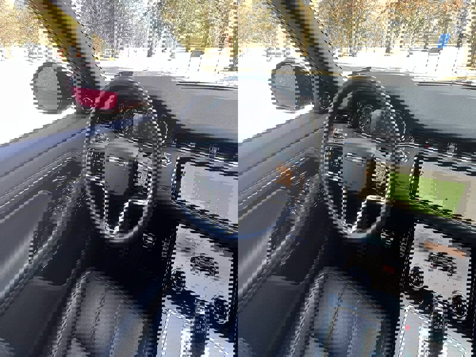 Used 2023 Land Rover Range Rover Evoque R-Dynamic SE image 13