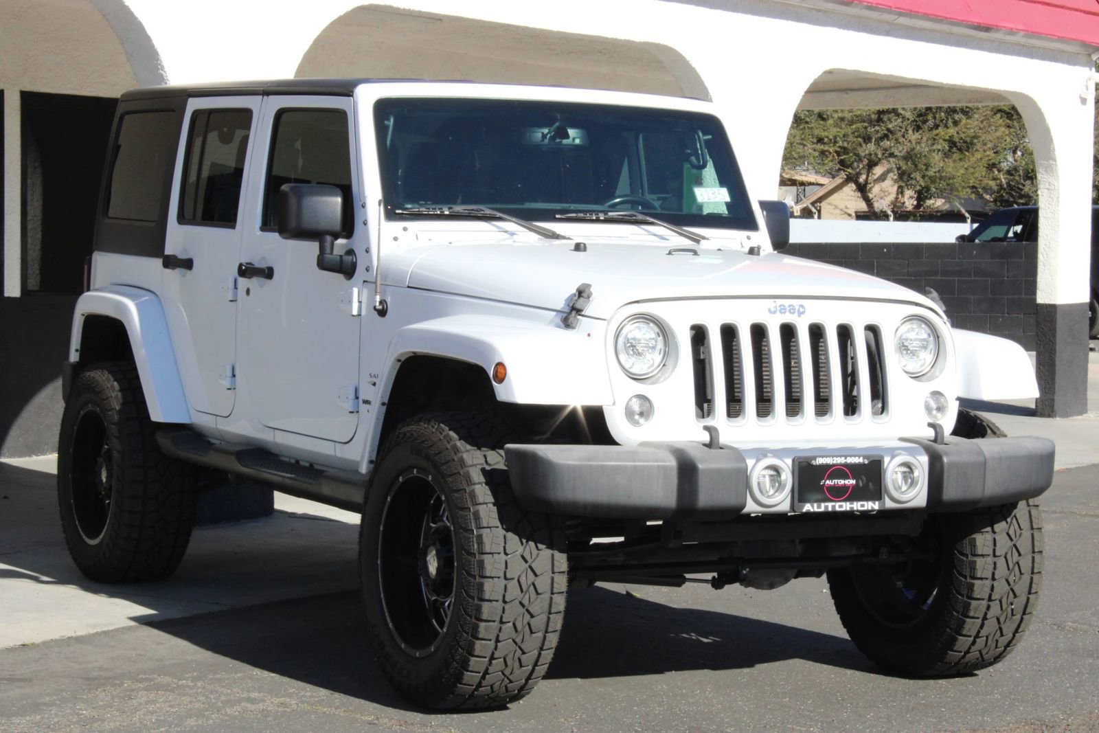 Used 2018 Jeep Wrangler Unlimited Sahara w/ Connectivity Group image 2