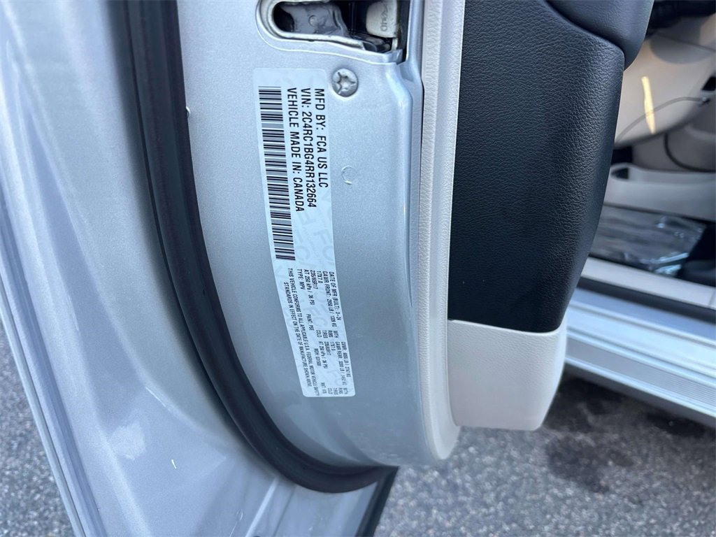 Used 2024 Chrysler Pacifica Touring-L image 33