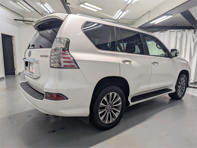 Used 2020 Lexus GX 460 Luxury w/ Accessory Package image 3