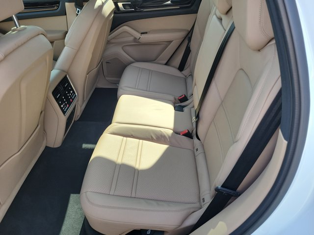 Certified 2022 Porsche Cayenne E-Hybrid AWD/4WD image 19
