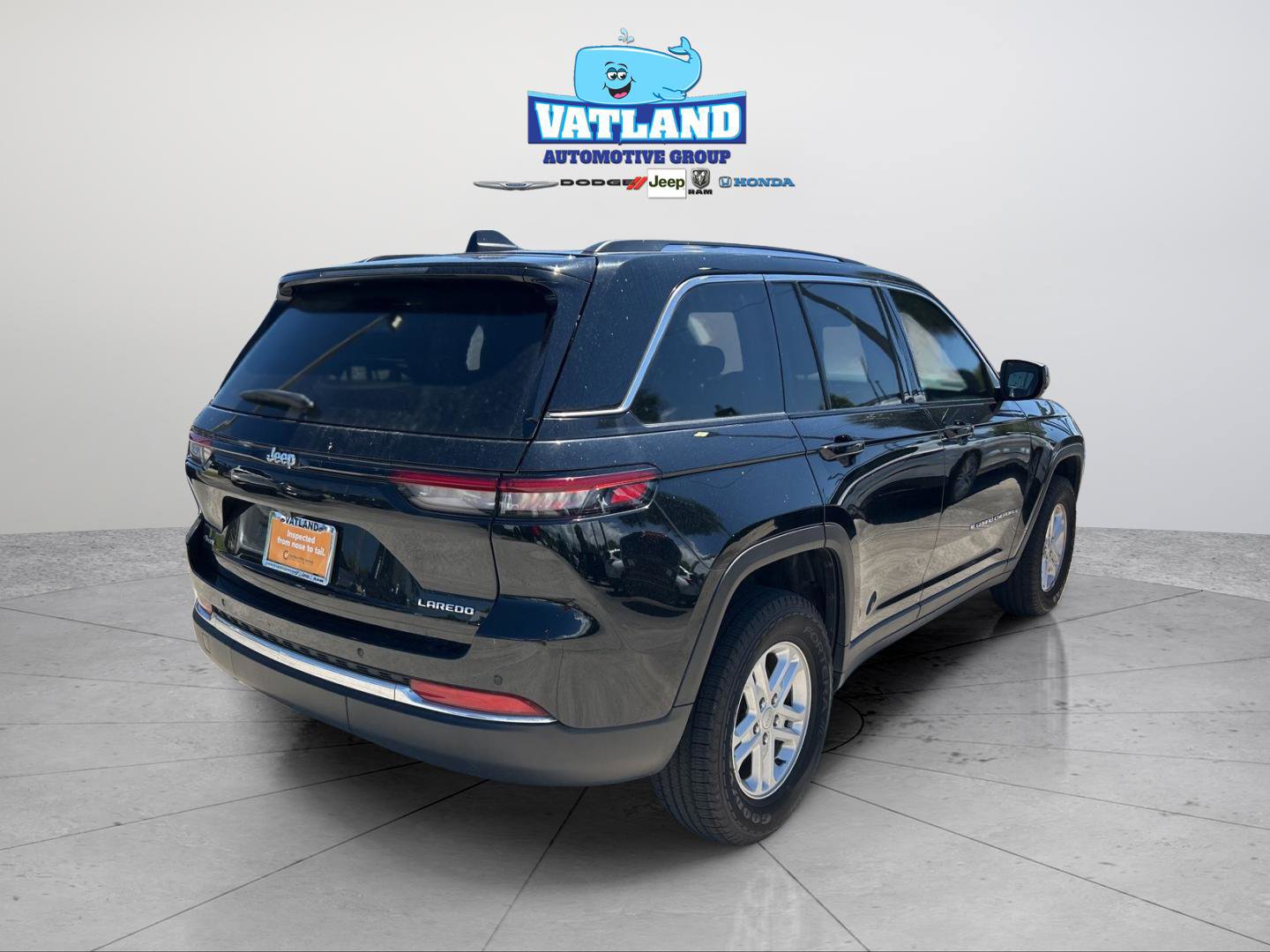 Used 2023 Jeep Grand Cherokee Laredo image 5