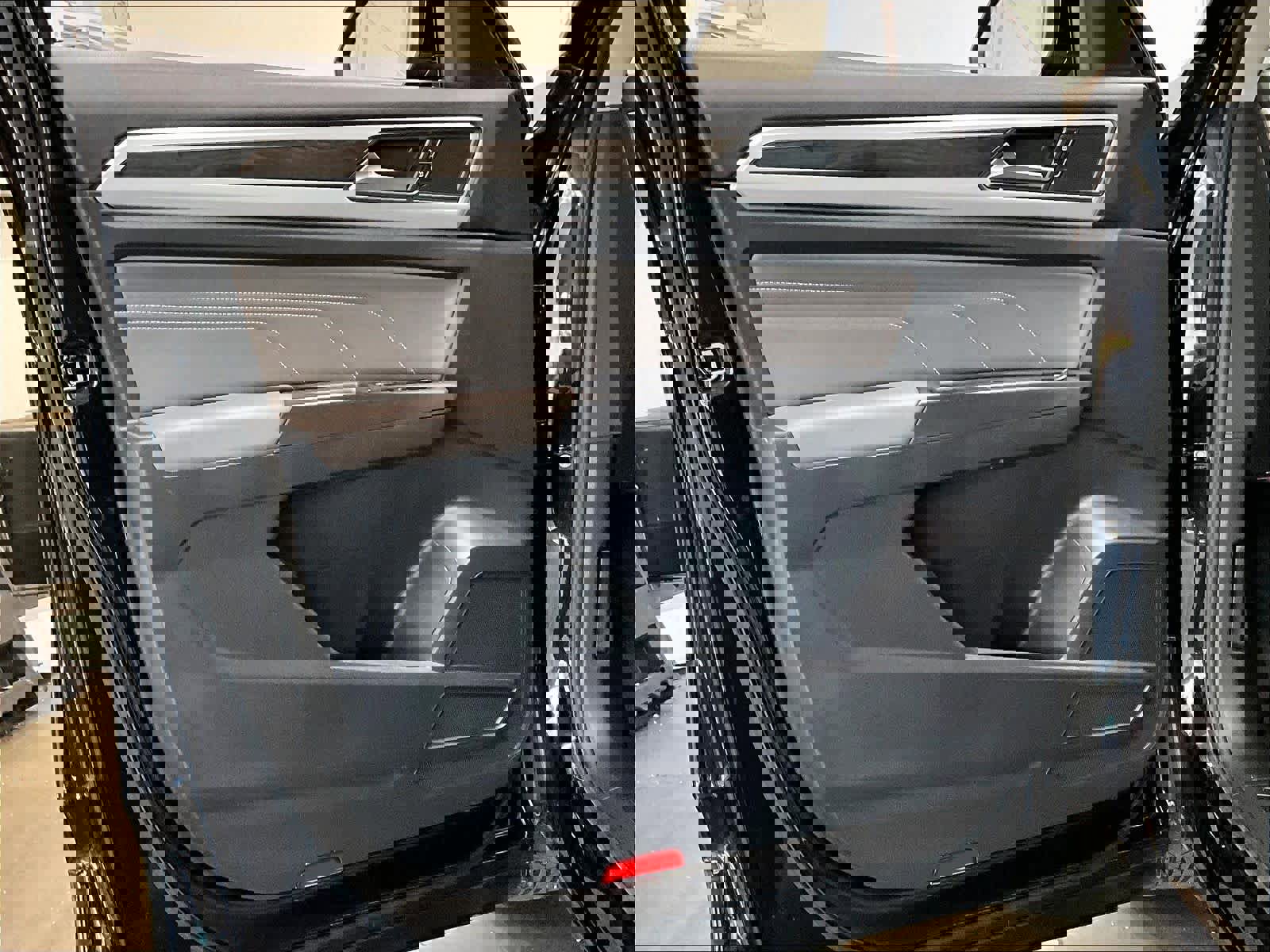 Used 2023 Volkswagen Atlas SE image 25