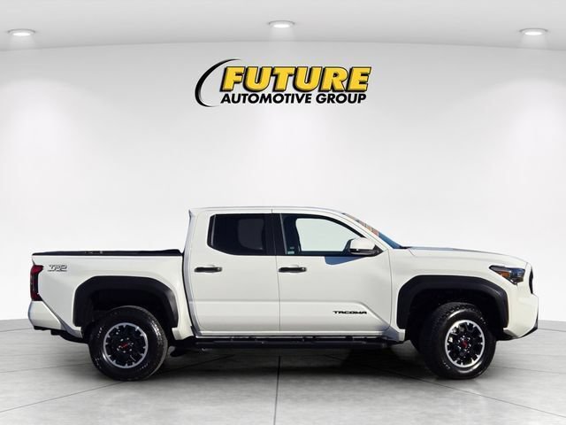 Used 2024 Toyota Tacoma TRD Off-Road AWD/4WD image 4