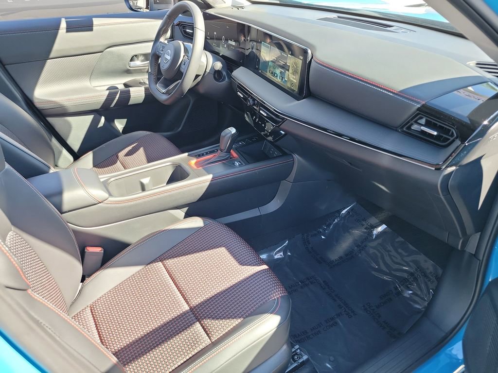 Certified 2025 Nissan Kicks SR FWD image 17