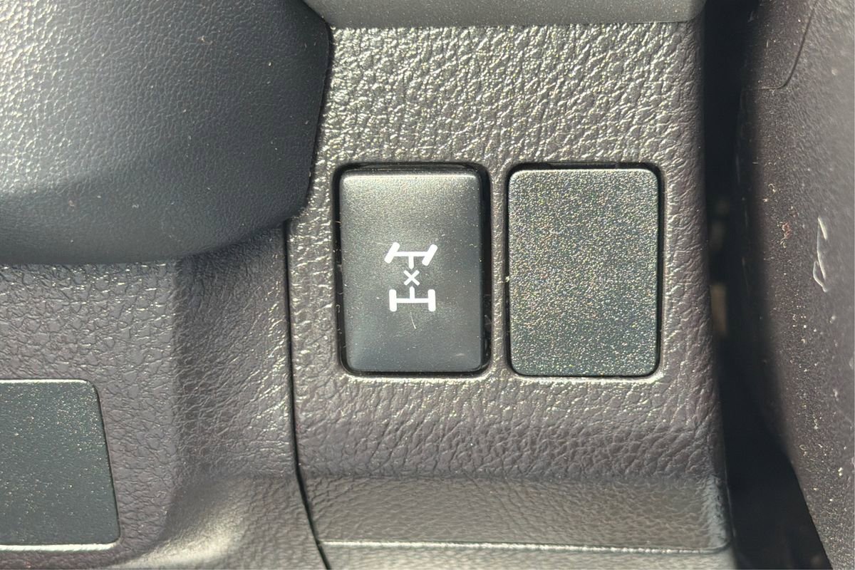 Used 2018 Toyota RAV4 LE w/ All Weather Liner Package image 32