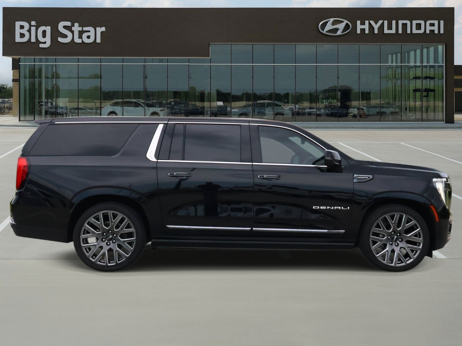 Used 2025 GMC Yukon XL Denali Ultimate AWD/4WD image 5