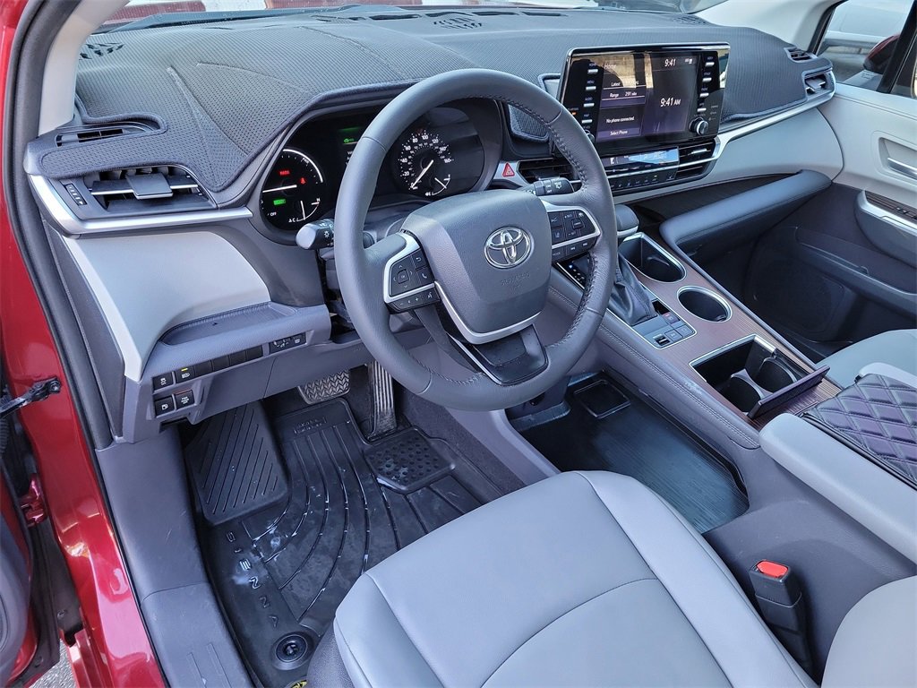 Used 2022 Toyota Sienna XLE image 21