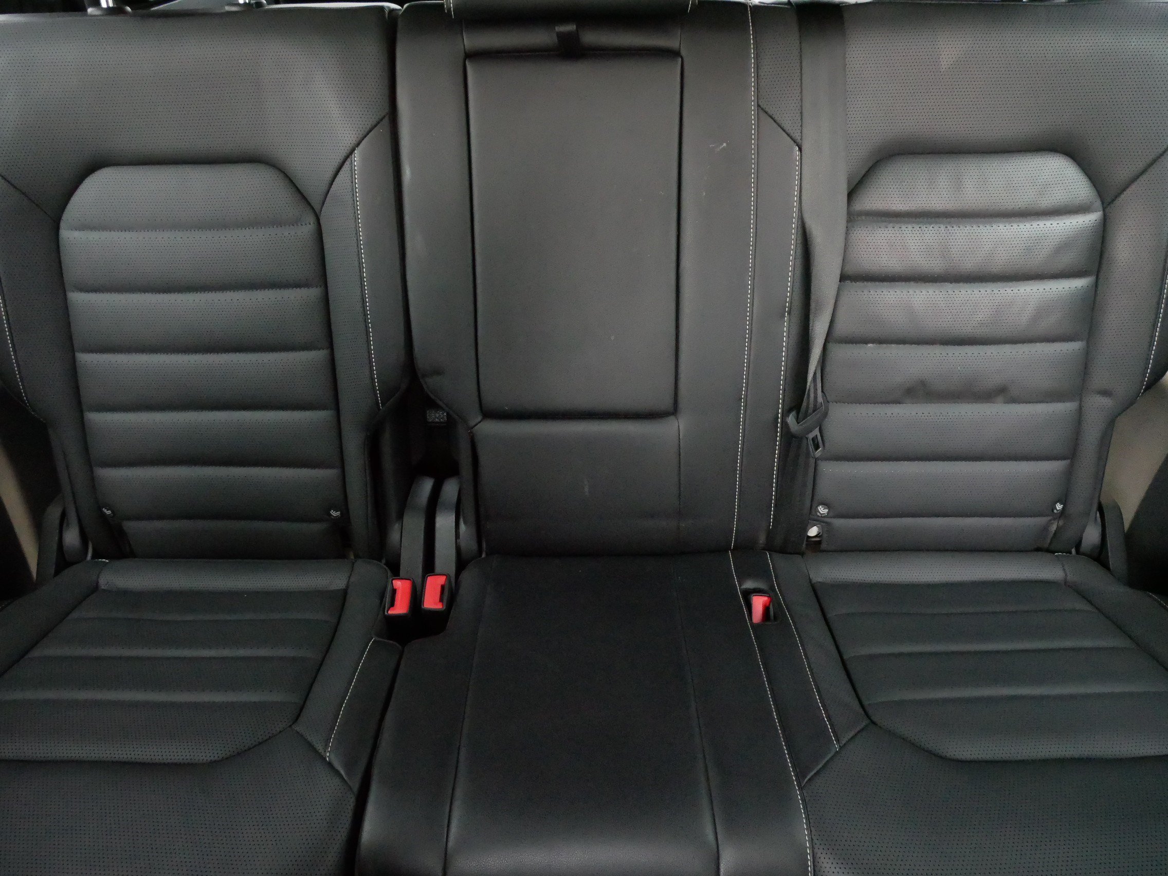 Certified 2024 Volkswagen Atlas Cross Sport SEL R-Line AWD/4WD image 13