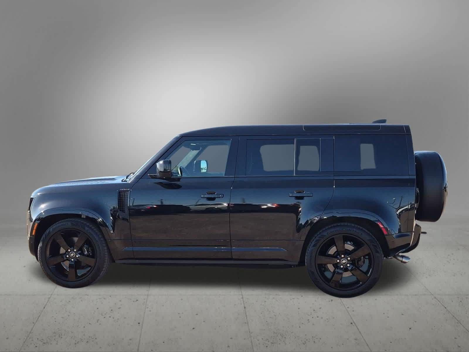 Certified 2025 Land Rover Defender 110 V8 AWD/4WD image 3