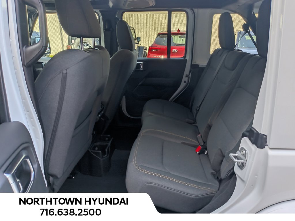 Used 2026 Jeep Wrangler Unlimited Sahara AWD/4WD image 29