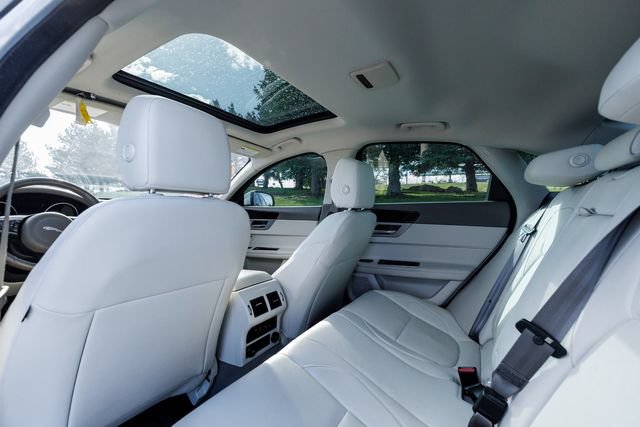 Used 2017 Jaguar XF Premium AWD/4WD image 12