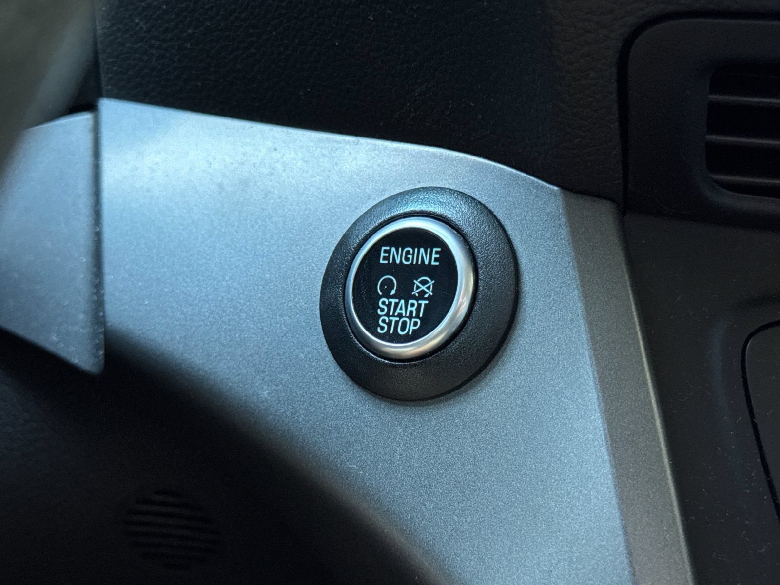 Used 2019 Ford Escape SE FWD image 26
