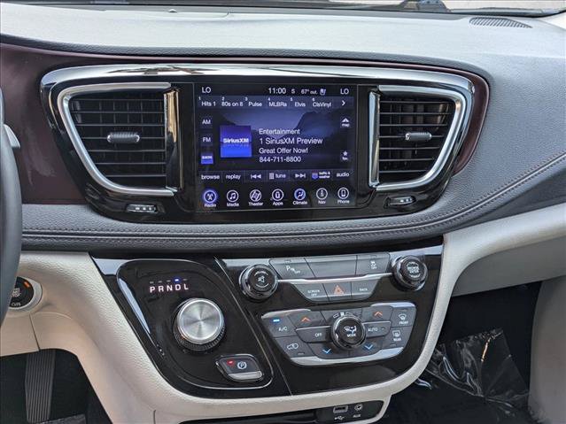 Used 2017 Chrysler Pacifica Limited w/ UConnect Theater Package FWD image 14
