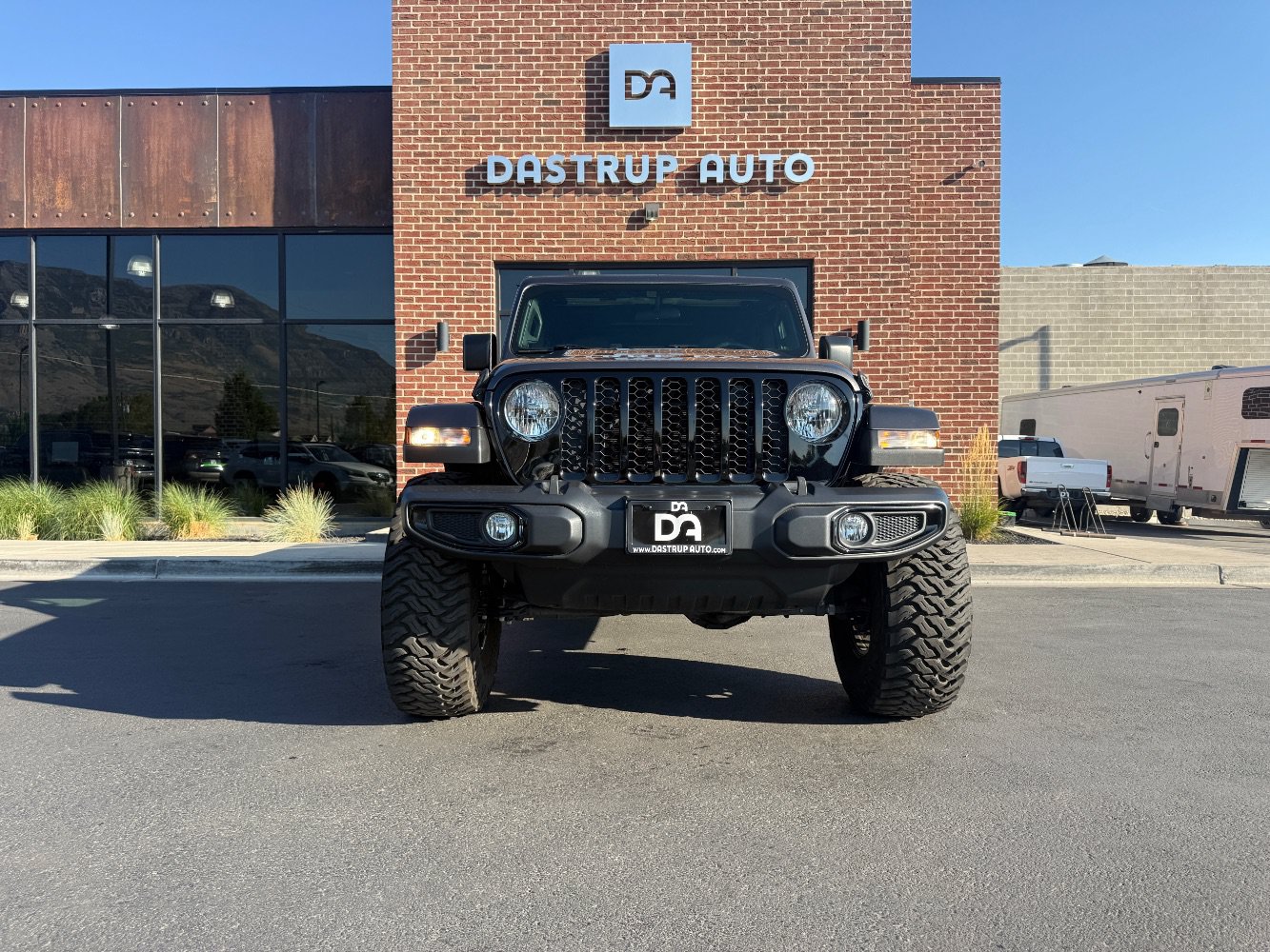 Used 2023 Jeep Gladiator Sport AWD/4WD image 2