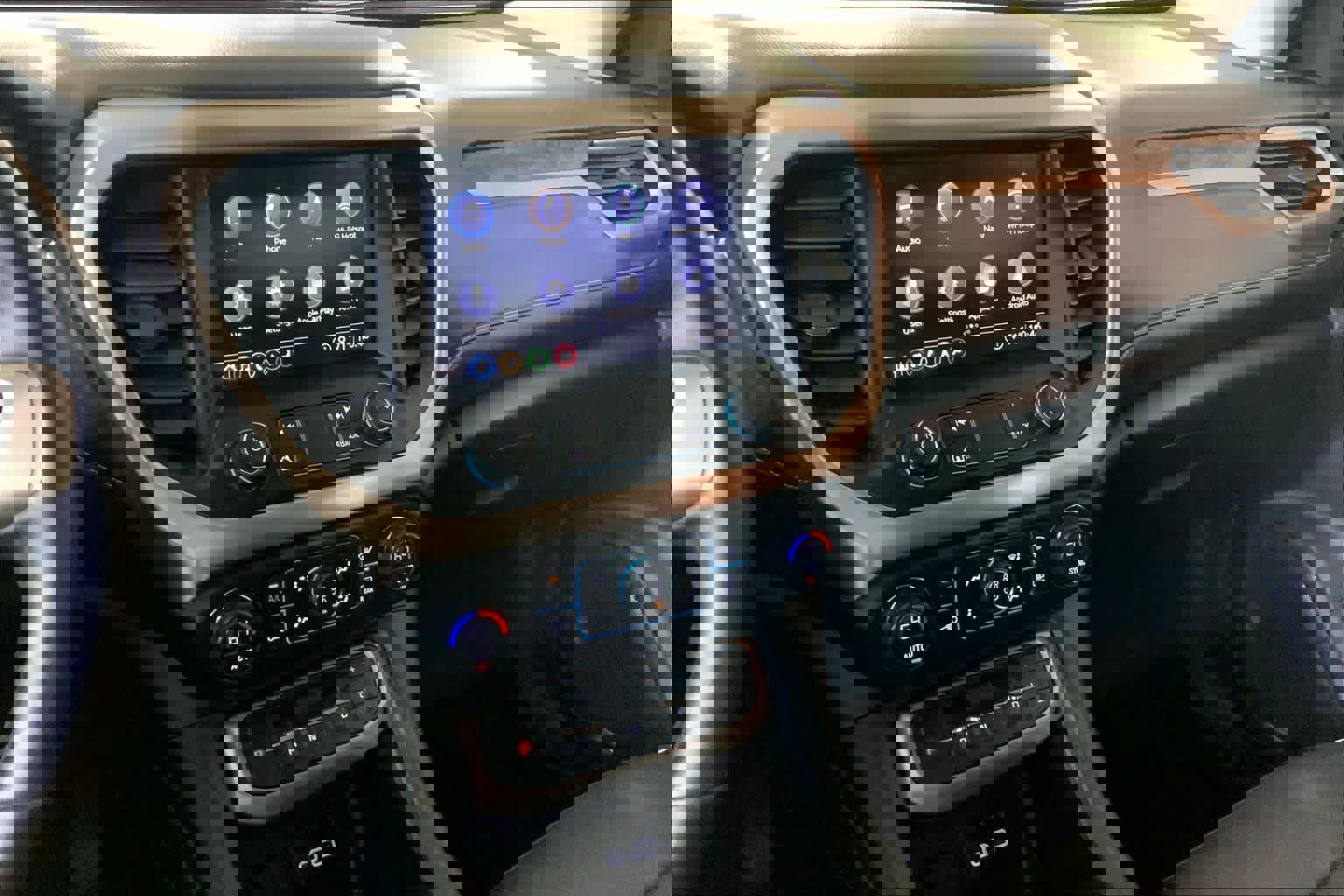 Used 2020 GMC Acadia Denali w/ Trailering Package image 7