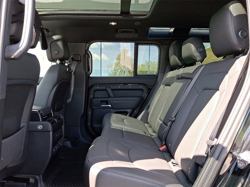 New 2025 Land Rover Defender 110 S image 7