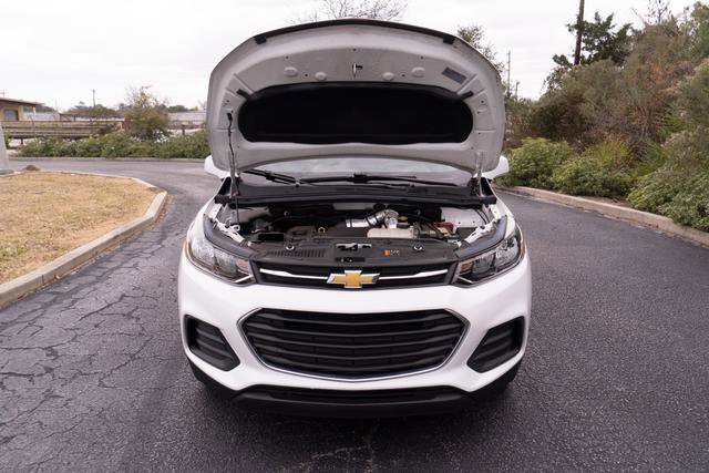 Used 2022 Chevrolet Trax LS w/ Tint and Cruise Package image 9