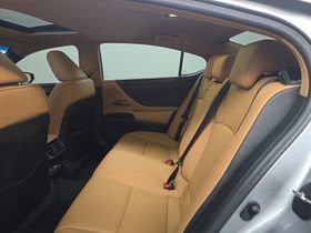 Used 2022 Lexus ES 350 w/ Premium Package FWD image 10