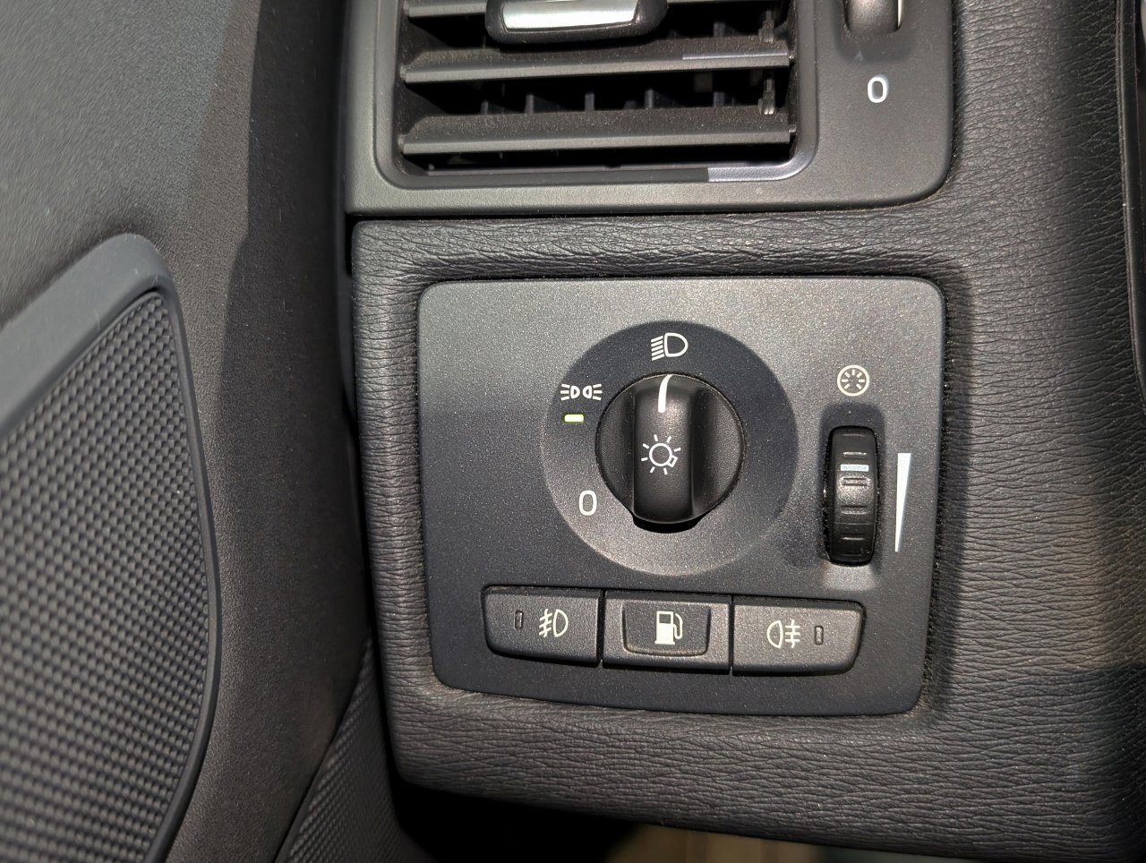 Used 2013 Volvo C70 T5 image 36