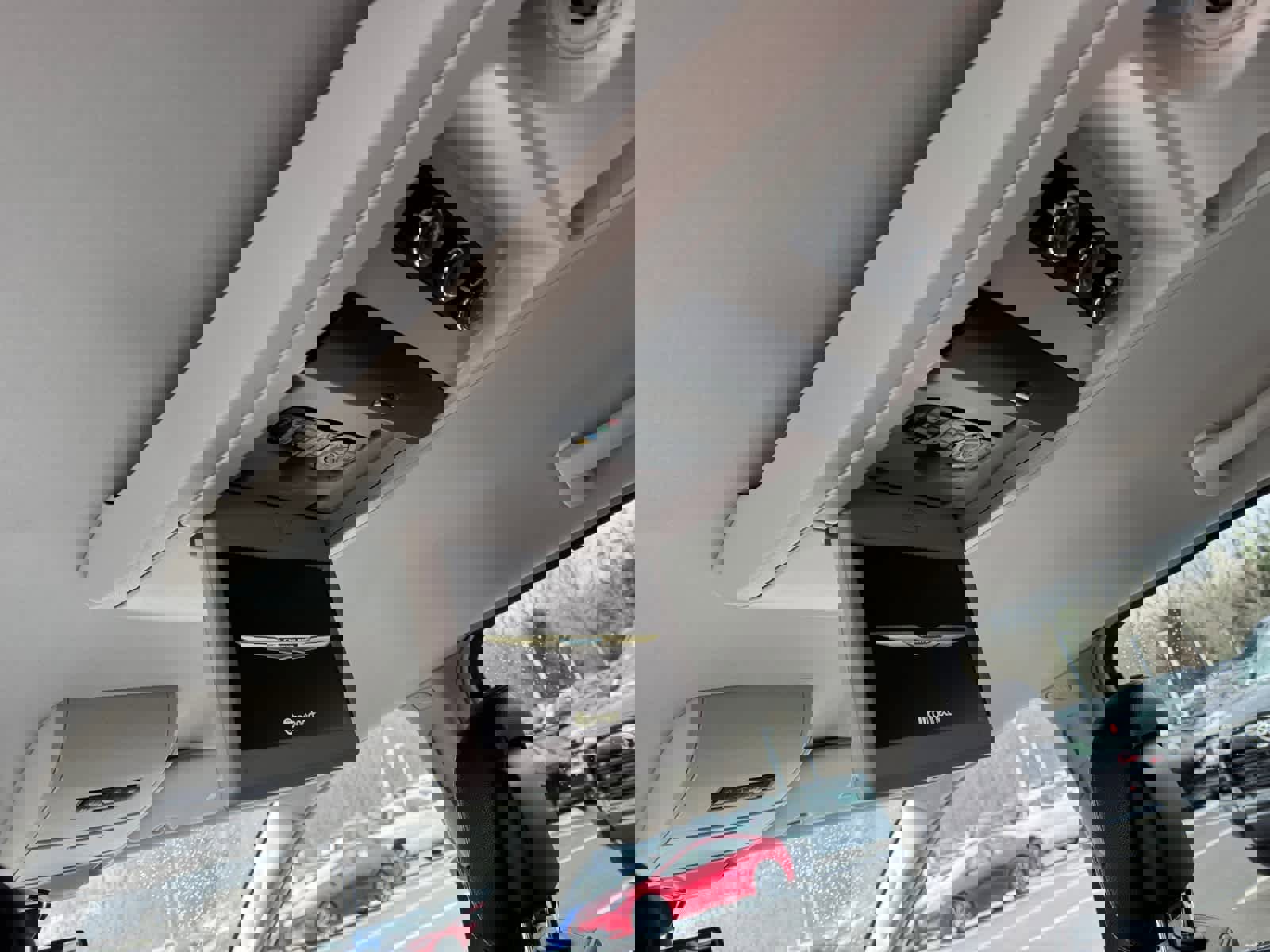 Used 2015 Chrysler Town & Country Touring-L image 23