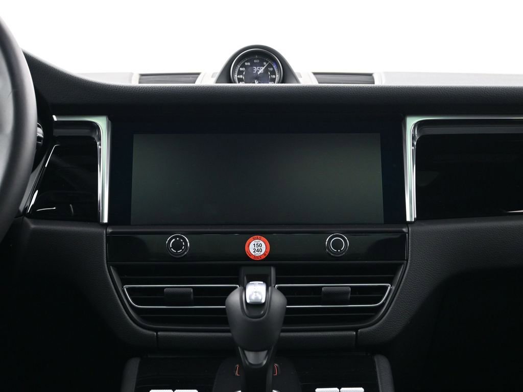 Certified 2026 Porsche Macan image 11
