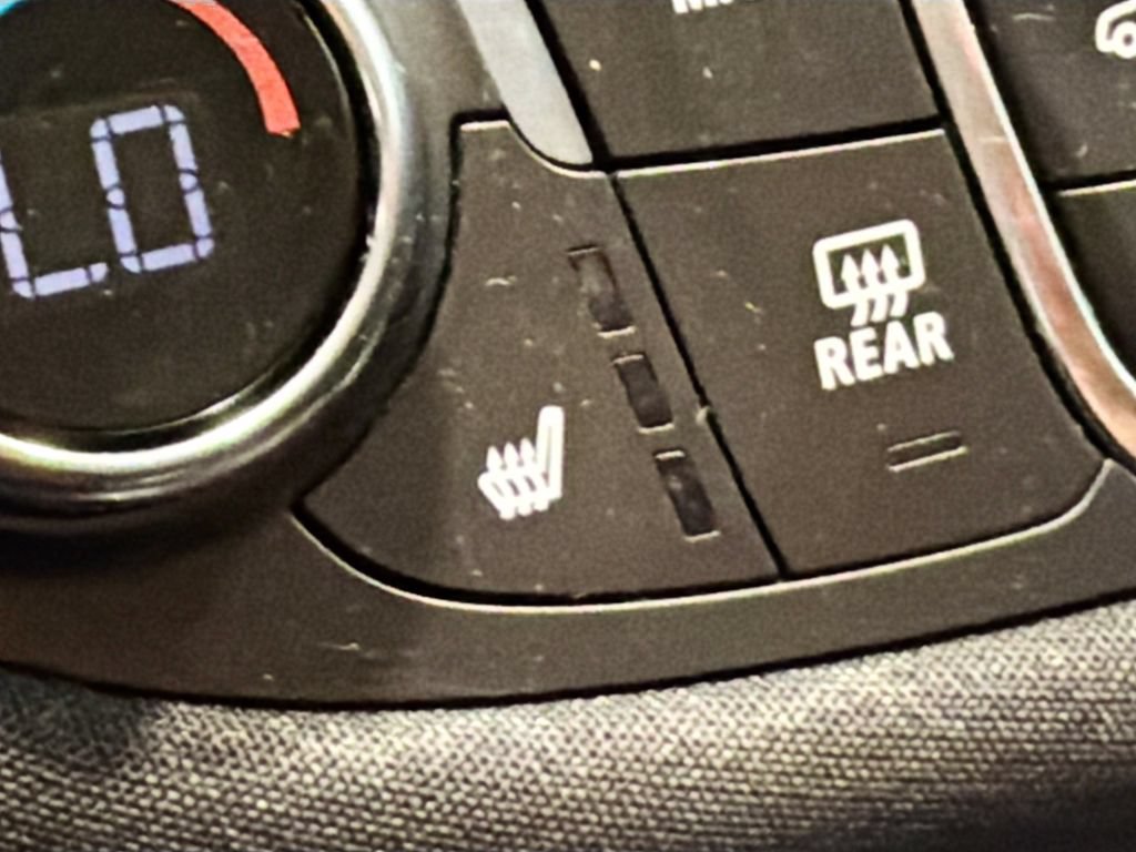 Used 2021 Chevrolet Malibu LT FWD image 19
