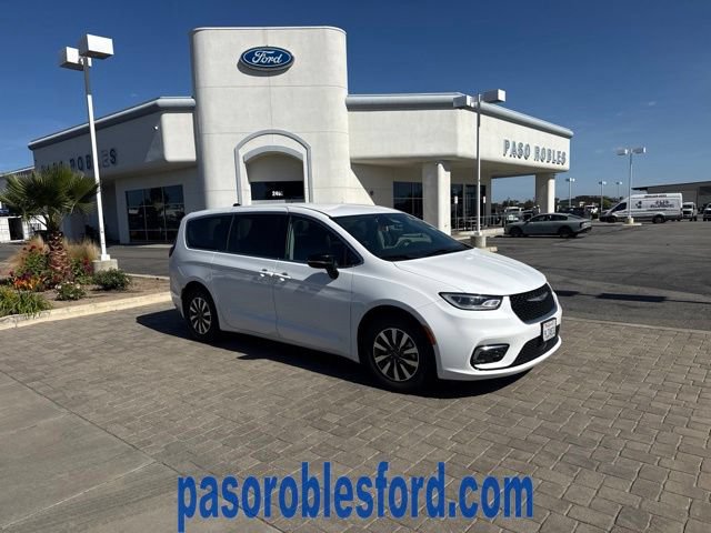 Used 2024 Chrysler Pacifica Limited FWD image 1