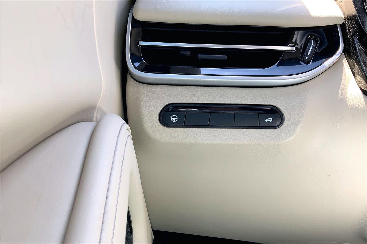 Used 2022 INFINITI QX60 Luxe w/ Cargo Package AWD/4WD image 36