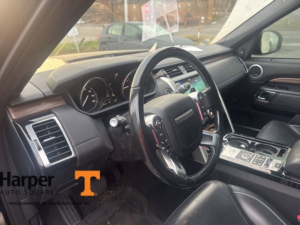 Used 2017 Land Rover Discovery HSE Luxury image 14
