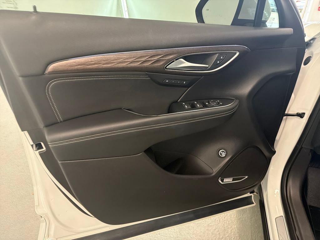 Used 2022 Buick Envision Avenir w/ Technology Package II FWD image 14